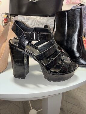 Women’s shoes